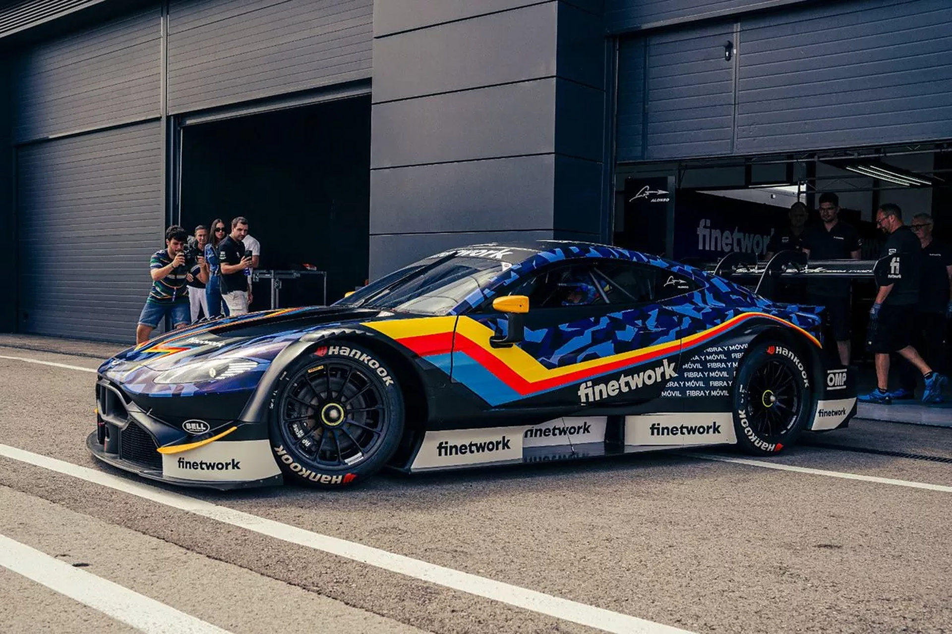 阿斯顿马丁碾压哈斯车队，阿隆索状态火热