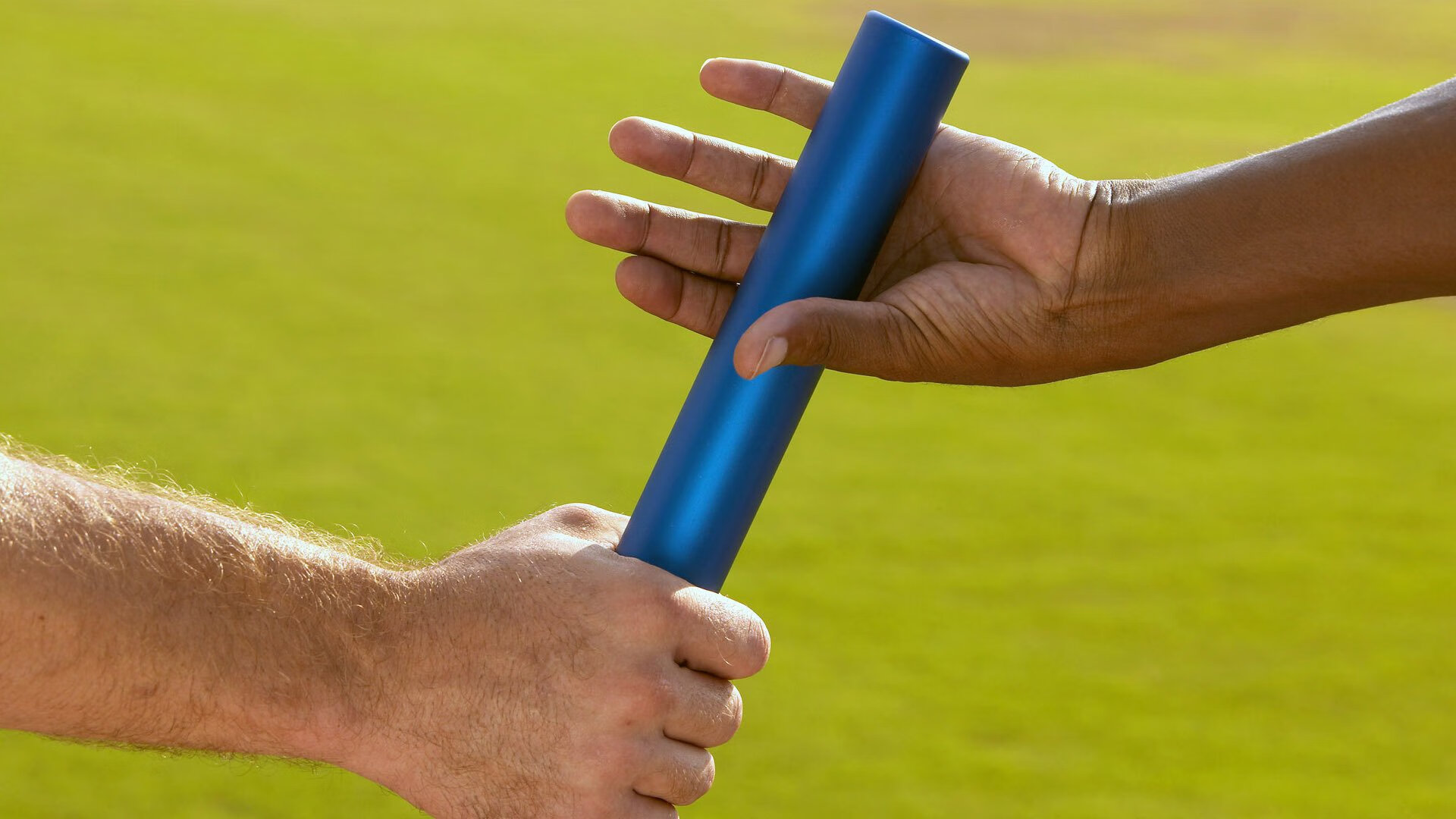 哈斯绝杀红牛二队引爆赛道，汉密尔顿状态火热剑指总冠军